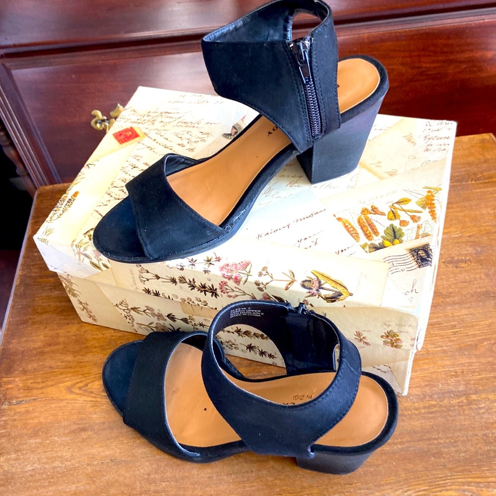 “Rock and Candy”. suede sandals by Zigi